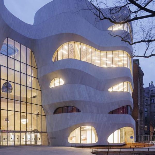 世界の名建築を訪ねて。白亜のアトリウムが知的好奇心を刺激する
