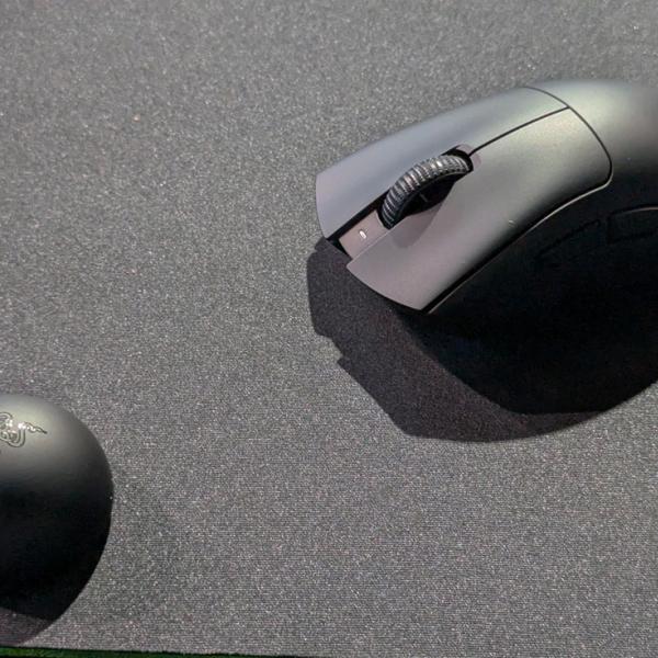 Razerがエルゴノミクス形状のeスポーツ向け軽量ワイヤレスマウスの新モデル「DeathAdder V4 Pro」を発売へ