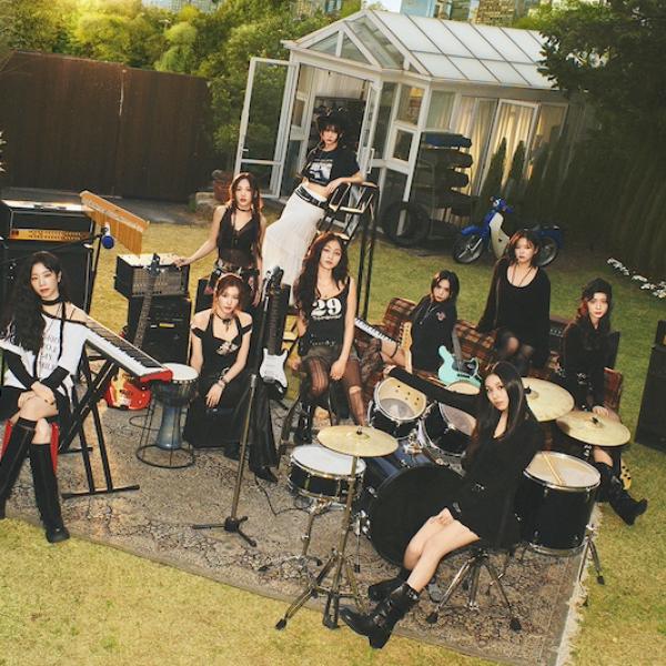 TWICE、新ALタイトル曲「ENEMY」先行配信＆MV公開