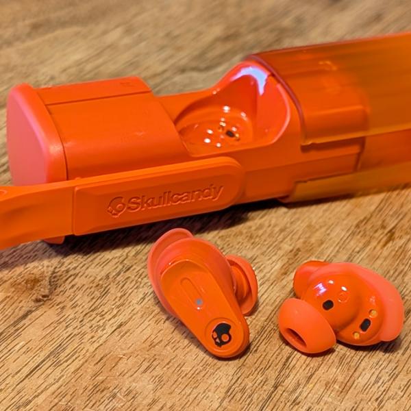 BoseがサウンドをチューニングしたSkullcandyの完全ワイヤレスイヤホン