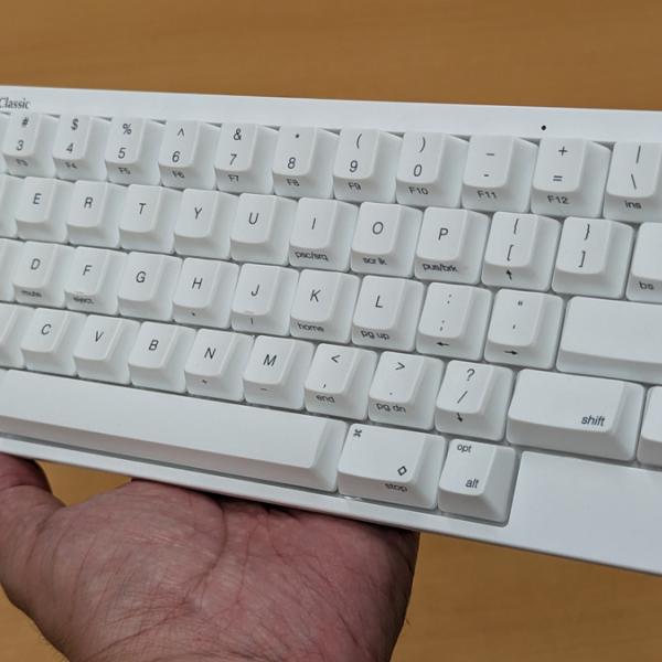 コンパクトな有線タイプのHHKBに最上位モデルと同等の打鍵感と静粛性を