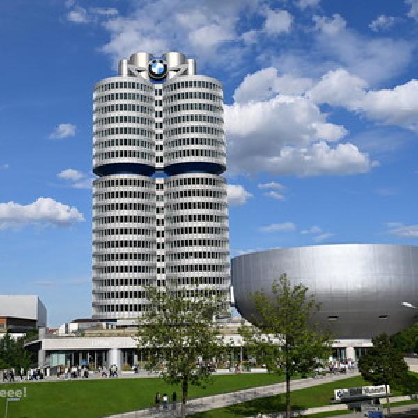 ドイツ・ミュンヘン】 自動車ファンの聖地「BMW」にある巨大“無料 