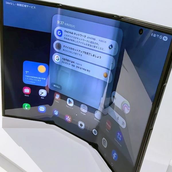 サムスンからもついに登場！世界初の“G型”三つ折りスマホ「Galaxy Z