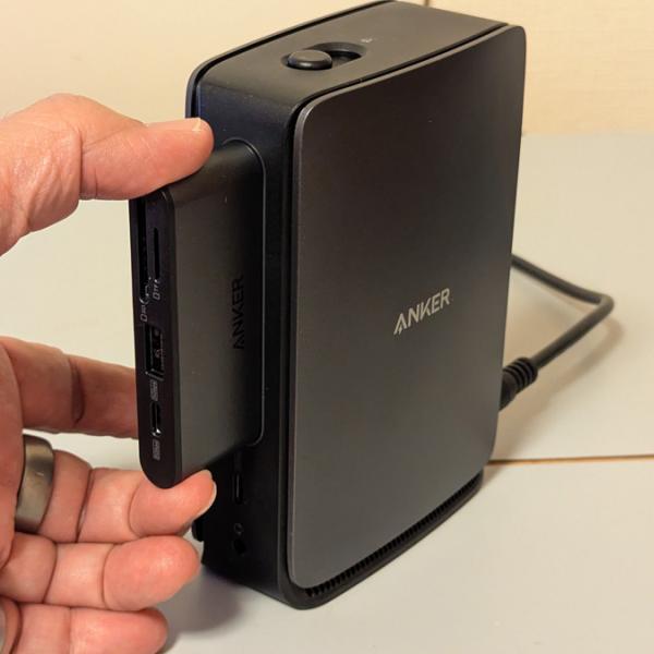 AnkerがUSB-Cハブを着脱して持ち運べる13-in-1ドッキングステーション