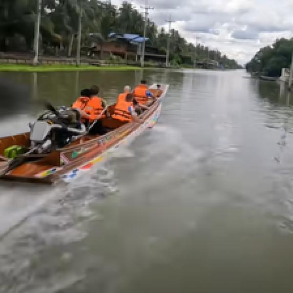 タイ名物の魔改造ボートで水上を駆け抜ける？爆速ジェットボート体験