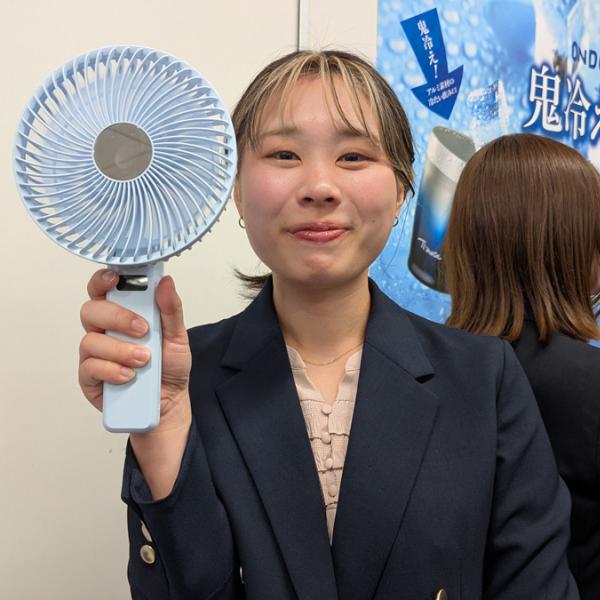 チョー強力な“ゴリラモード”搭載 デカすぎるハンディファン「ゴリラの