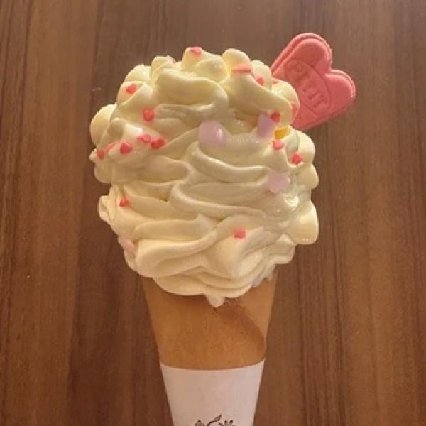 宮城県松島町】松島蒲鉾本舗が、門前店限定で「花びらソフトクリーム