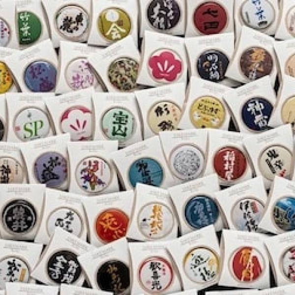 かげまる　缶バッジ　サイン SAKE缶バッジ」と「JapanArtTile」をSAKEMARKが国内外に本格発信