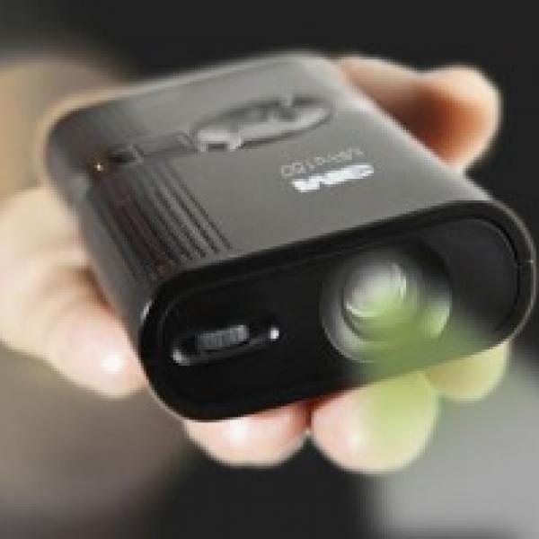パソコンなしで投影できる！ 手のひらサイズのプロジェクター『MPro150