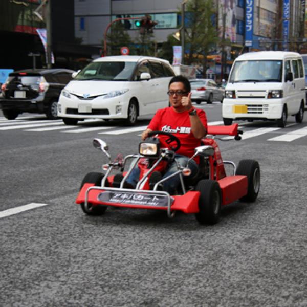 アキバの街をカートで疾走！　ウェアラブルカメラ『アクションカム』と『GoPro』で撮影した車載動画を比較してみた