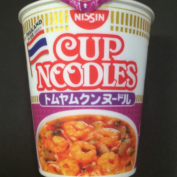 あのカップヌードルがエスニックに　“トムヤムクン”と“ミーゴレン”登場！　早速食べてみた