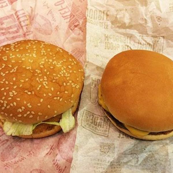 マクドナルドのハンバーガーのバンズは「焼く」と「蒸す」の2種類！ だいたい10秒間蒸す