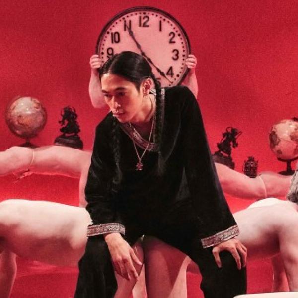 生きた人間を家具に!?　『TOKYO TRIBE』で窪塚洋介演じる最凶息子“ンコイ”の衝撃画像が公開