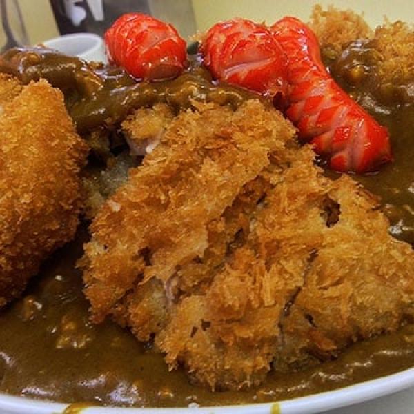 【ネットで論争】カレーライスをかき混ぜてから食べるのはマナー違反なのか