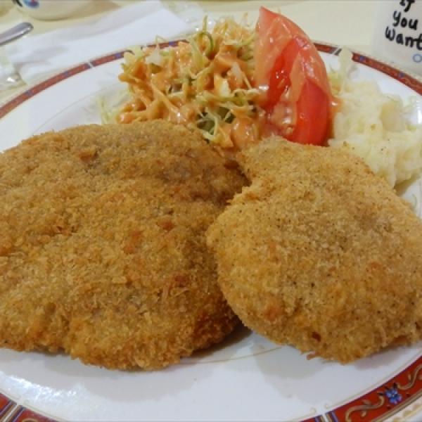 横浜最強の洋食屋『レストラン　テル』の400円ランチを食べたら美味かった件