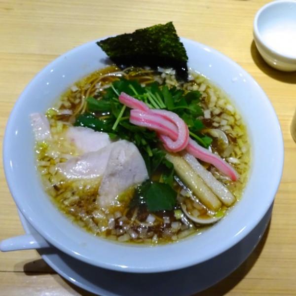 銀座ランチ：これは必食！　フレンチシェフの手がけた潮の香り漂う“蛤ラーメン”『むぎとオリーブ』（味★5　雰囲気★4）