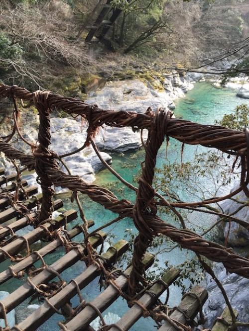 徳島 日本三大奇矯 かずら橋 を渡ってみたら 死ぬほど怖かった ガジェット通信 Getnews