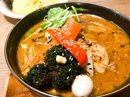 寒空の中で並んでも食べたい！札幌「GARAKU」のスープカレー【北海道】