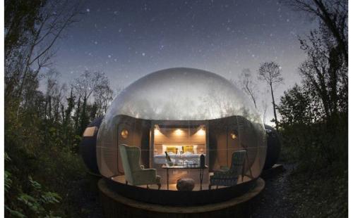 リゾートマニアの間で話題♡満天の星空を見上げる北アイルランドの「バブルドーム」に泊まってみたい！