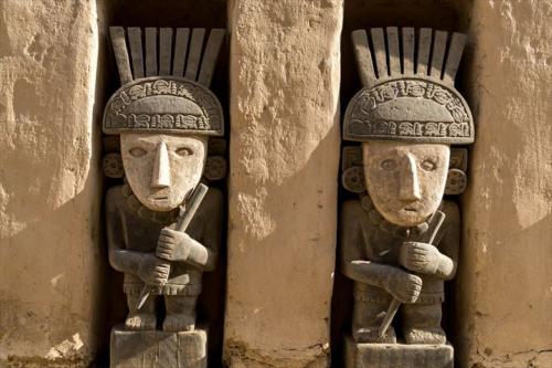 世界最大の日干し煉瓦の都市、チムー王国「チャンチャン遺跡」