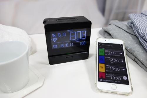 スマートフォンからのアラーム設定や予定などの音声読み上げができるスマート目覚まし時計　キングジムが『リンクタイム』LT10を10月26日に発売へ