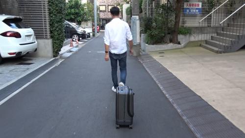 手ぶら旅行が現実に?! 持ち主についてくる姿もかわいい自走式スーツケース『AirWheel SR5』
