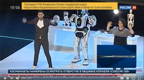 ロシアでリアル『ロボジー』がバレる？　しゃべって踊れる最先端ロボットの中に人が入っていた！