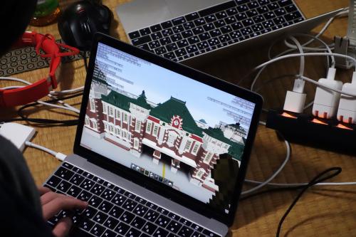 合宿に集まった学生たちが『Minecraft』で深谷駅を再現　慶応大学と東京大学の教員・研究員による地域資源研究の共同プロジェクト