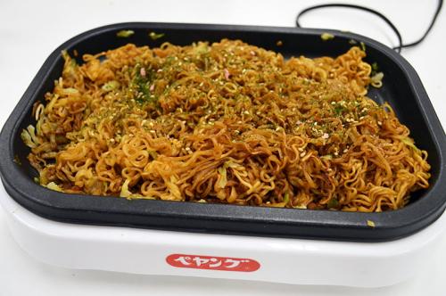 噂の『焼きペヤングメーカー』を試したらガチで激ウマなペヤングに仕上がった件　カリカリで香ばしい麺が最高にウマい！