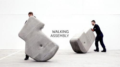 ミニサイズのモアイ？　石でできたレゴブロックみたいな『Walking Assembly』