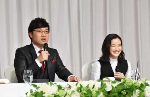 速報：山里亮太と蒼井優が2人揃って結婚会見に出席！しずちゃん「コントかな？」［画像あり］