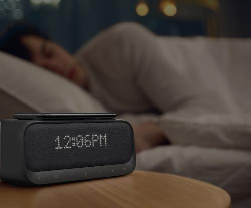 Ankerのオーディオブランドから目覚まし時計・スピーカー・ワイヤレス充電器が一体になった「Soundcore Wakey」が発売　個数限定で20％OFFの7199円