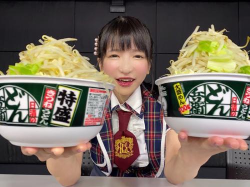 大食いタレント・もえのあずきが超特盛マシマシどん二郎2個をペロリ！　YouTubeの収録をお手伝いしました