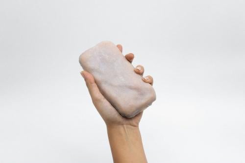 人工皮膚を使ったスマホケース「スキン・オン・インターフェイス（Skin-On Interfaces）」