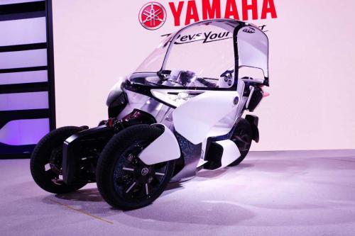 ヤマハが「MW-VISION」と「Land Link Concept」を出展　自律走行ビークルの遺伝子は“ころばないバイク”と“地上のドローン”へ：東京モーターショー2019