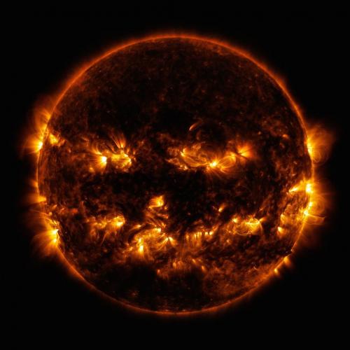 NASAがジャック・オー・ランタンっぽい太陽の画像を公開