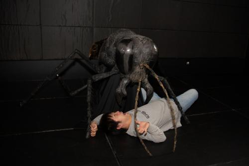 劇場版『巨蟲列島』の巨大ジガバチが編集部にやってきた！　超絶クオリティの模型を激写