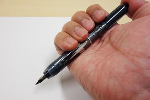 インクが乾かず使いやすいノック式万年筆を現代的デザインで　プラチナ万年筆の「キュリダス」が3月20日発売へ