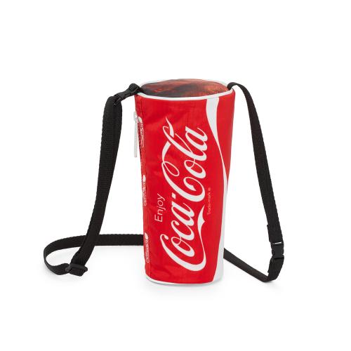 あの真っ赤なカップや缶がそのままバッグに！ レスポートサック×コカ・コーラ　コラボコレクション