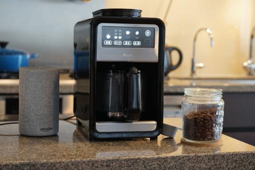 スマートスピーカーなどスマート家電と連携可能　＋Styleが「スマート全自動コーヒーメーカー」を6月25日発売へ