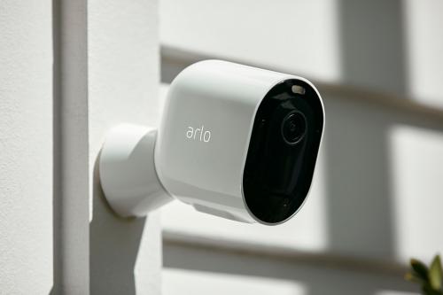 Arloが家庭用ネットワークカメラ「Arlo Pro 3」を発表　2K HDRと夜間カラー撮影に対応して基本セットは5万9800円