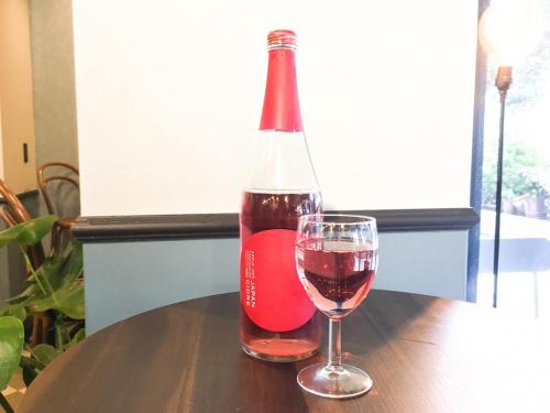 真っ赤なシードル！　国産リンゴ100パーセントのスパークリングワイン「ニッカ JAPAN CIDRE」が数量限定登場