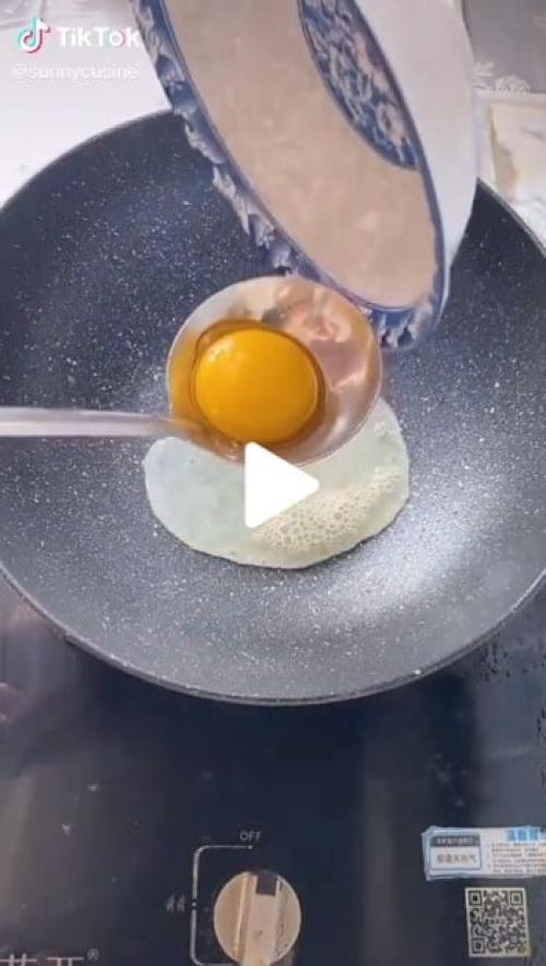 こういう目玉焼きの作り方知ってる？ 「美味しそう！」「これは試す価値ありだね」