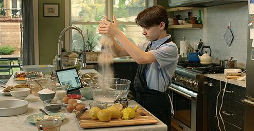 異なる文化・背景をもつため対立しがちな家族……少年が手作り料理で絆をつなぐ！ 『エイブのキッチンストーリー』監督インタビュー