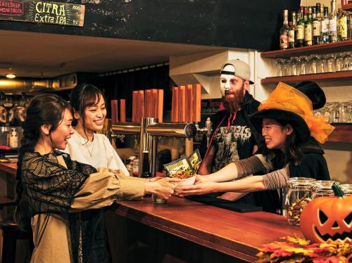「Trick or Otsumami！」でおつまみゲット！　『星野リゾート OMO5 東京大塚』ではしご酒ハロウィンはいかが？