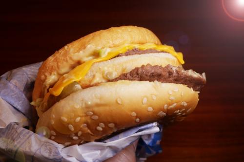 マクドナルドの「ビックマックの美味しい食べ方」を料理人・鳥羽周作シェフが公開→ 大絶賛