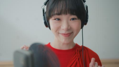 趣里、朝ドラ「ブギウギ」後初のCM出演でリズミカルな歌声を披露