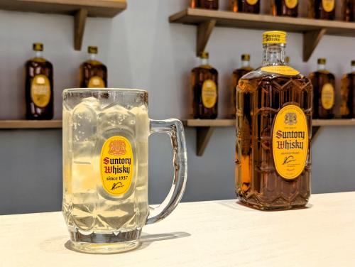 まさに常連さん気分！ 蒼井優CMのあのバーが現実に、「いつもので」で楽しむ角ハイボール体験レポ