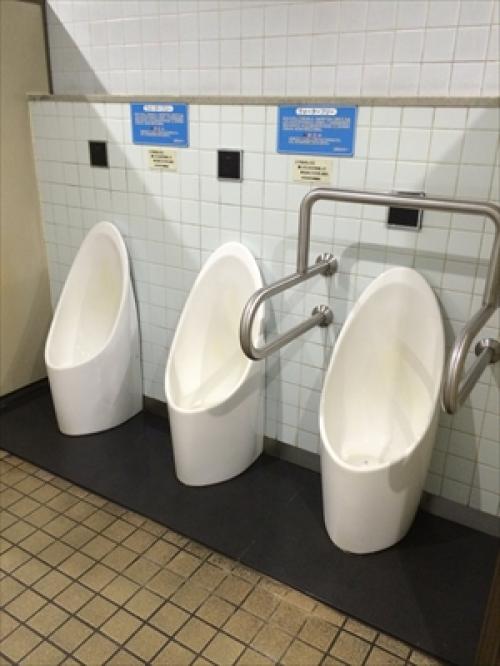 上大岡駅バスターミナルにある水が流れない男性用「無水トイレ」って一体何？ ｜ ガジェット通信 GetNews