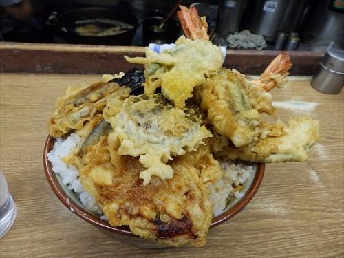 【デカ盛り】横浜にある天ぷらの店 豊野丼で「黄金丼」を食す
